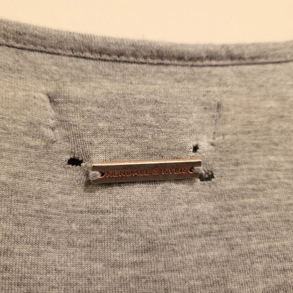 2/$18 Kendall and Kylie Gray Silver Crop Short Sleeve Top Loose Boxy Medium Tee - Picture 7 of 9